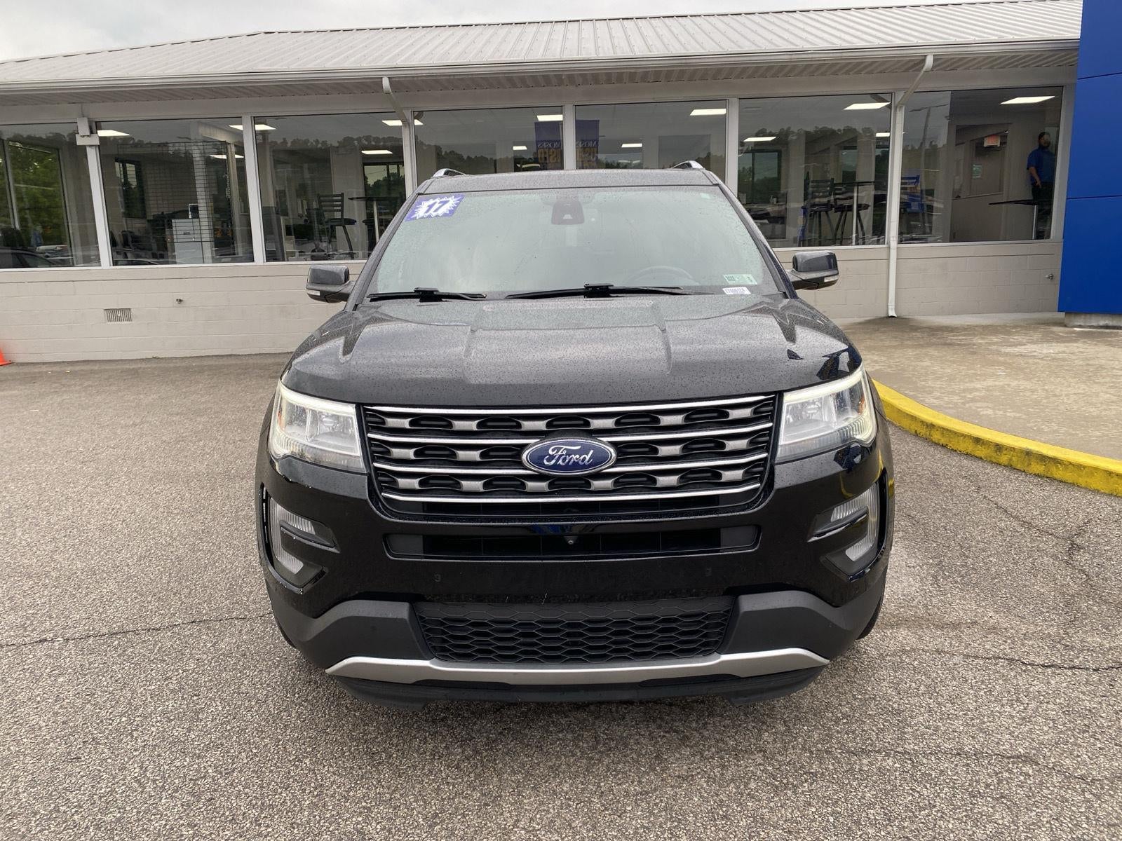 2017 Ford Explorer tan
