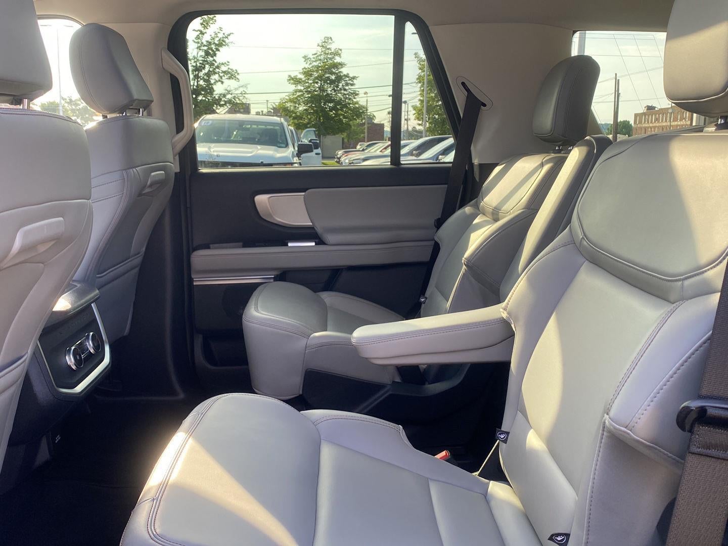 2025 Ford EXPEDITION ACTIVE Base