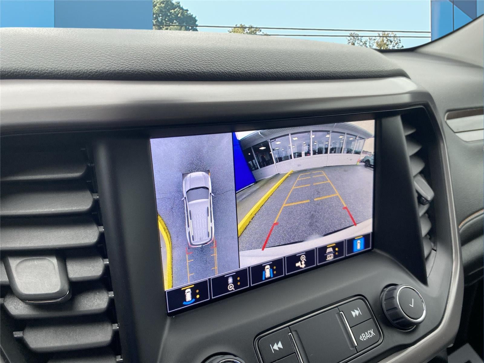 2023 GMC Acadia AT4