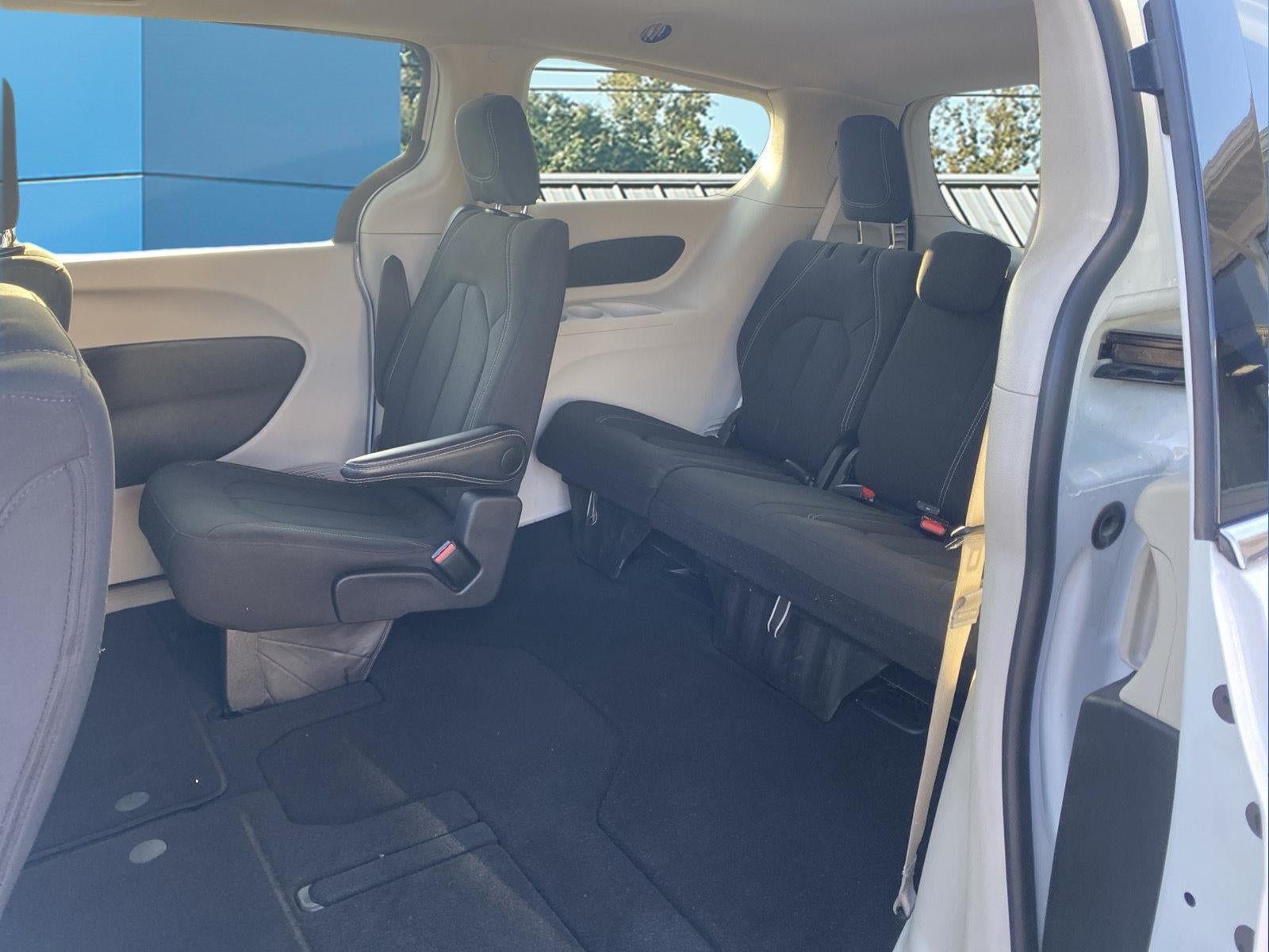 2024 Chrysler Voyager LX