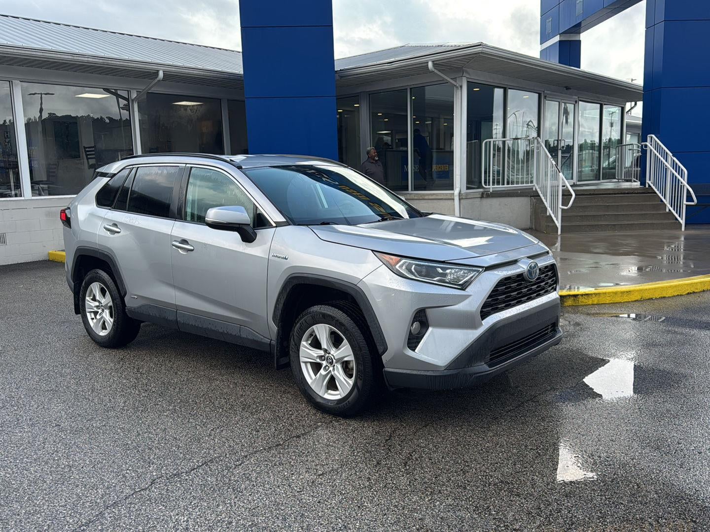 2020 Toyota RAV4 Hybrid XLE