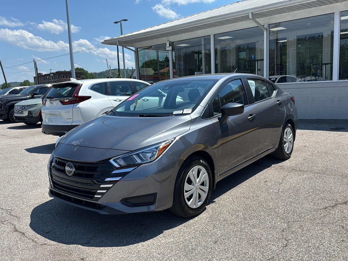 2024 Nissan Versa 1.6 S MT's photo