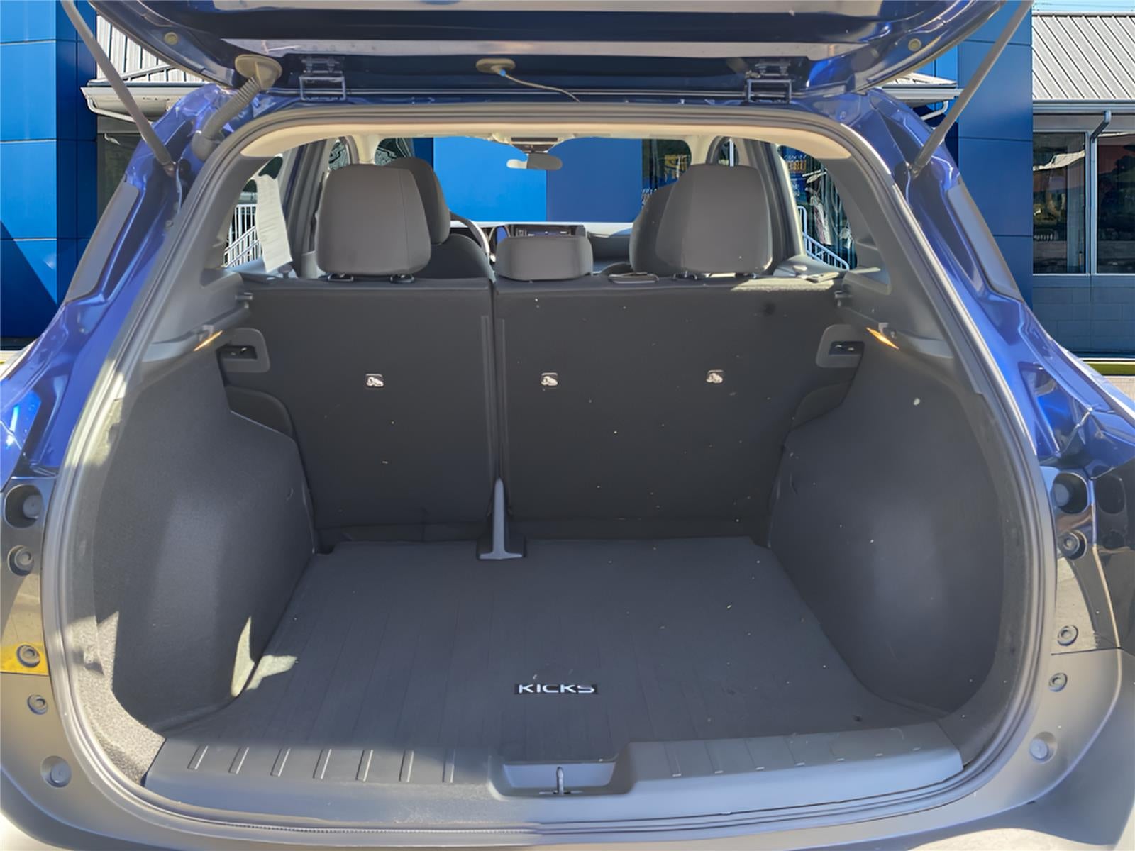 2025 Nissan Kicks S