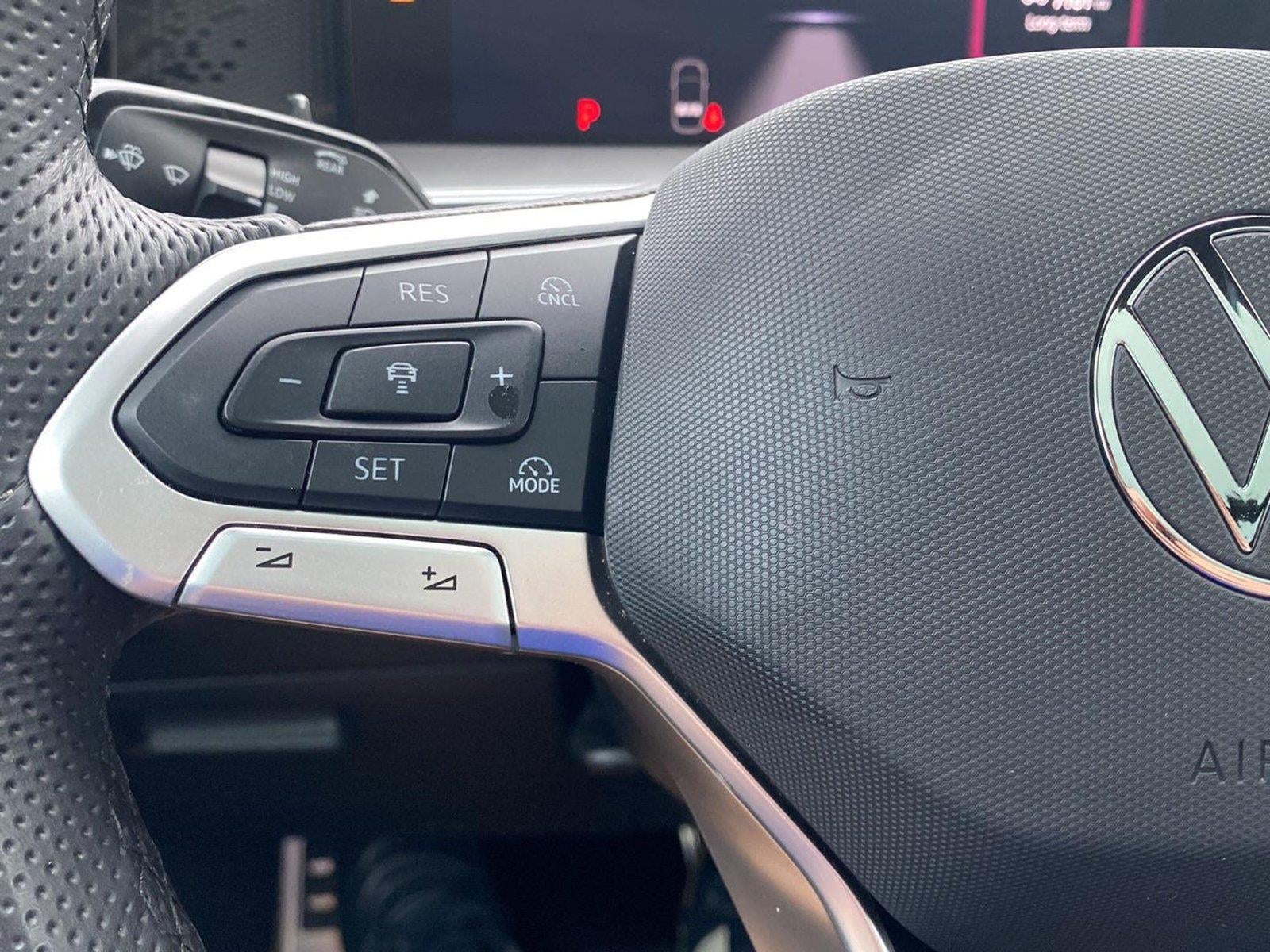 2025 Volkswagen Tiguan SE R-Line Black