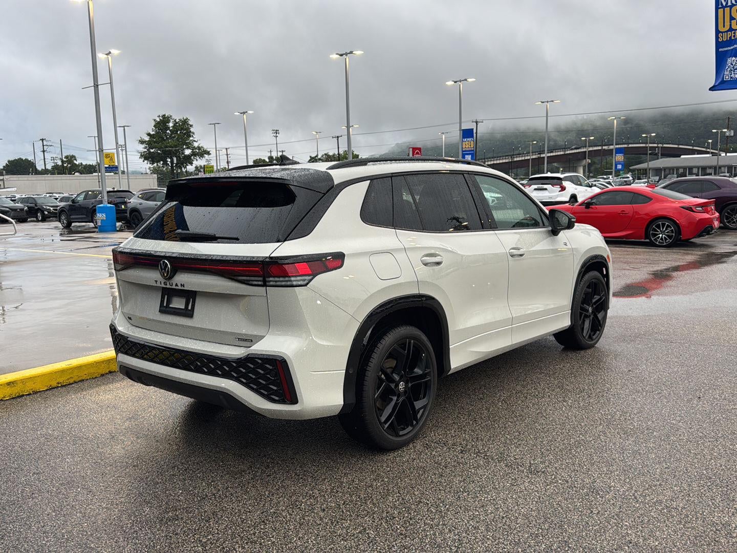 2025 Volkswagen Tiguan SE R-Line Black