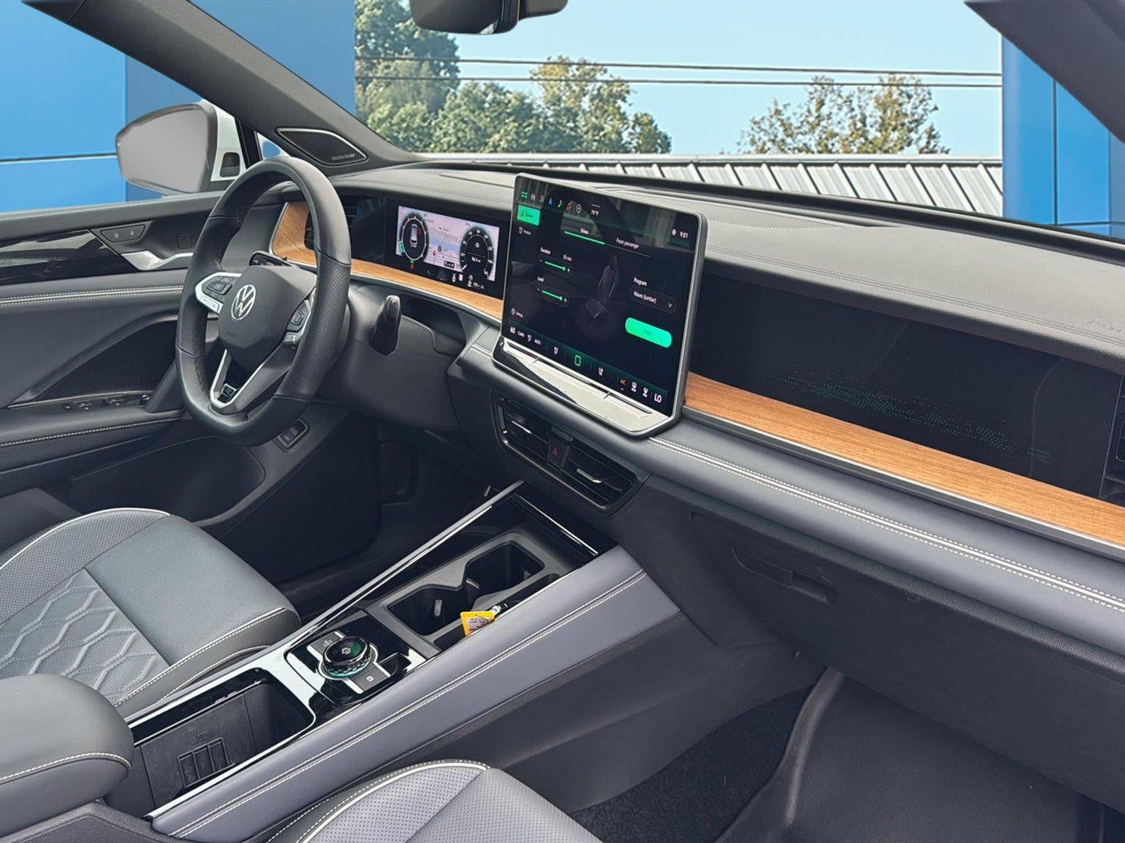2025 Volkswagen Tiguan SEL R-Line