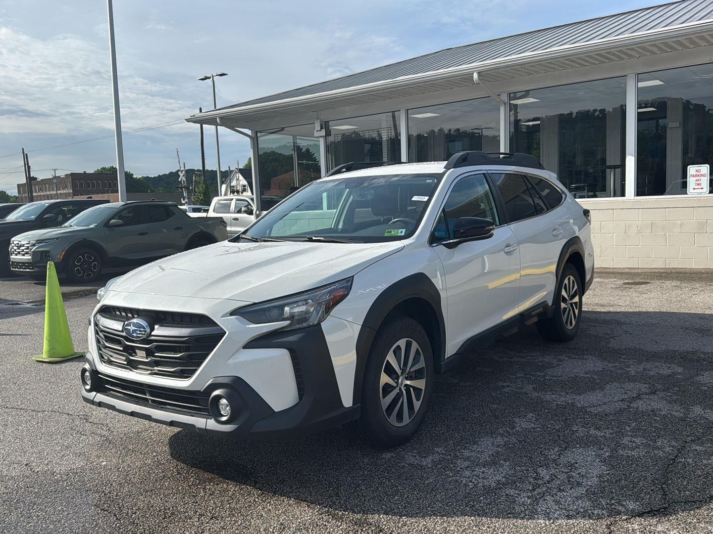 2024 Subaru Outback Premium's photo