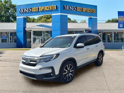 2019 Honda Pilot Touring w/Rear Captain's Chairs