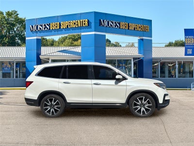 2019 Honda Pilot Touring w/Rear Captain's Chairs