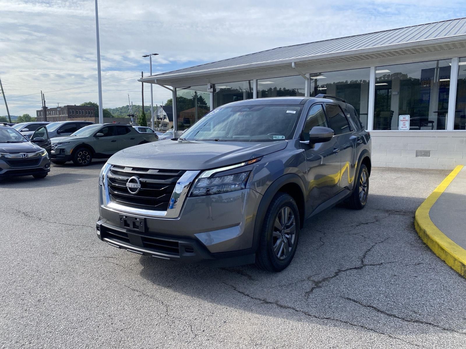 2025 Nissan Pathfinder SV