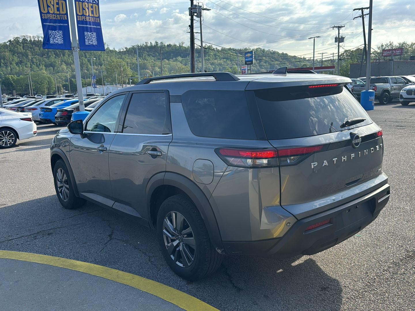 2025 Nissan Pathfinder SV