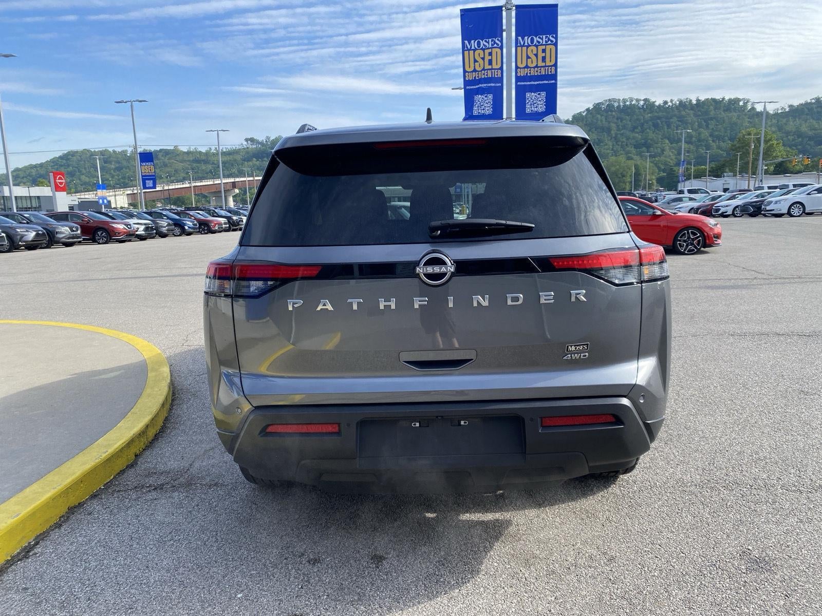 2025 Nissan Pathfinder SV