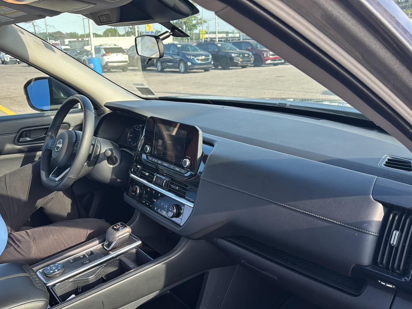 2025 Nissan Pathfinder SV