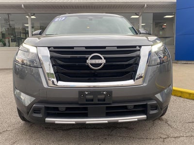 2025 Nissan Pathfinder SL