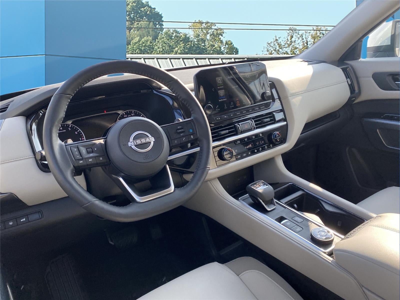 2025 Nissan Pathfinder SL