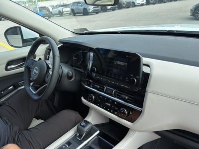 2025 Nissan Pathfinder SL