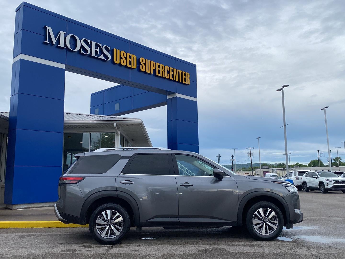 2023 Nissan Pathfinder SL