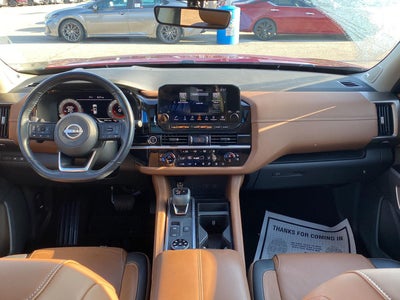 2023 Nissan Pathfinder Platinum