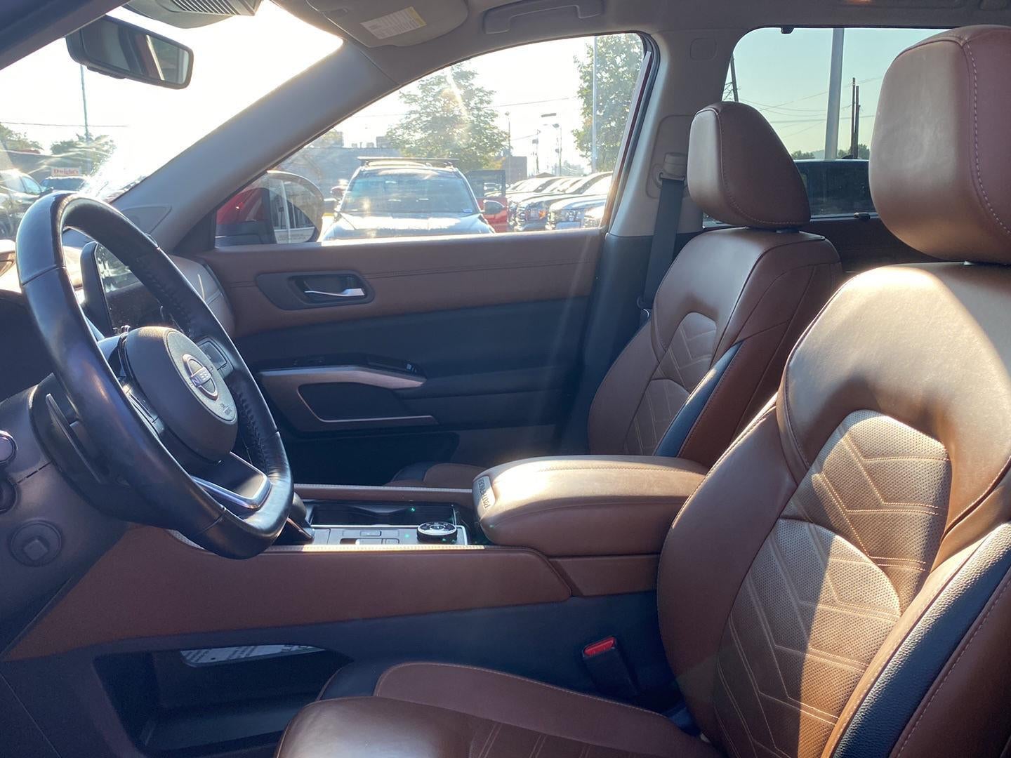 2023 Nissan Pathfinder Platinum
