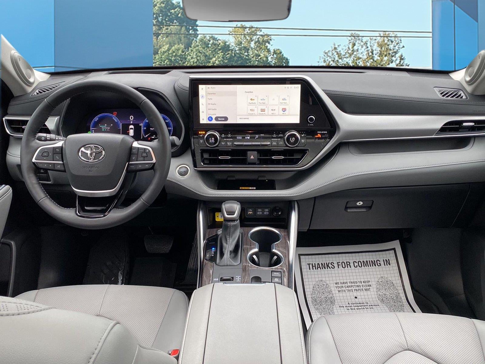 2025 Toyota Highlander Hybrid Platinum