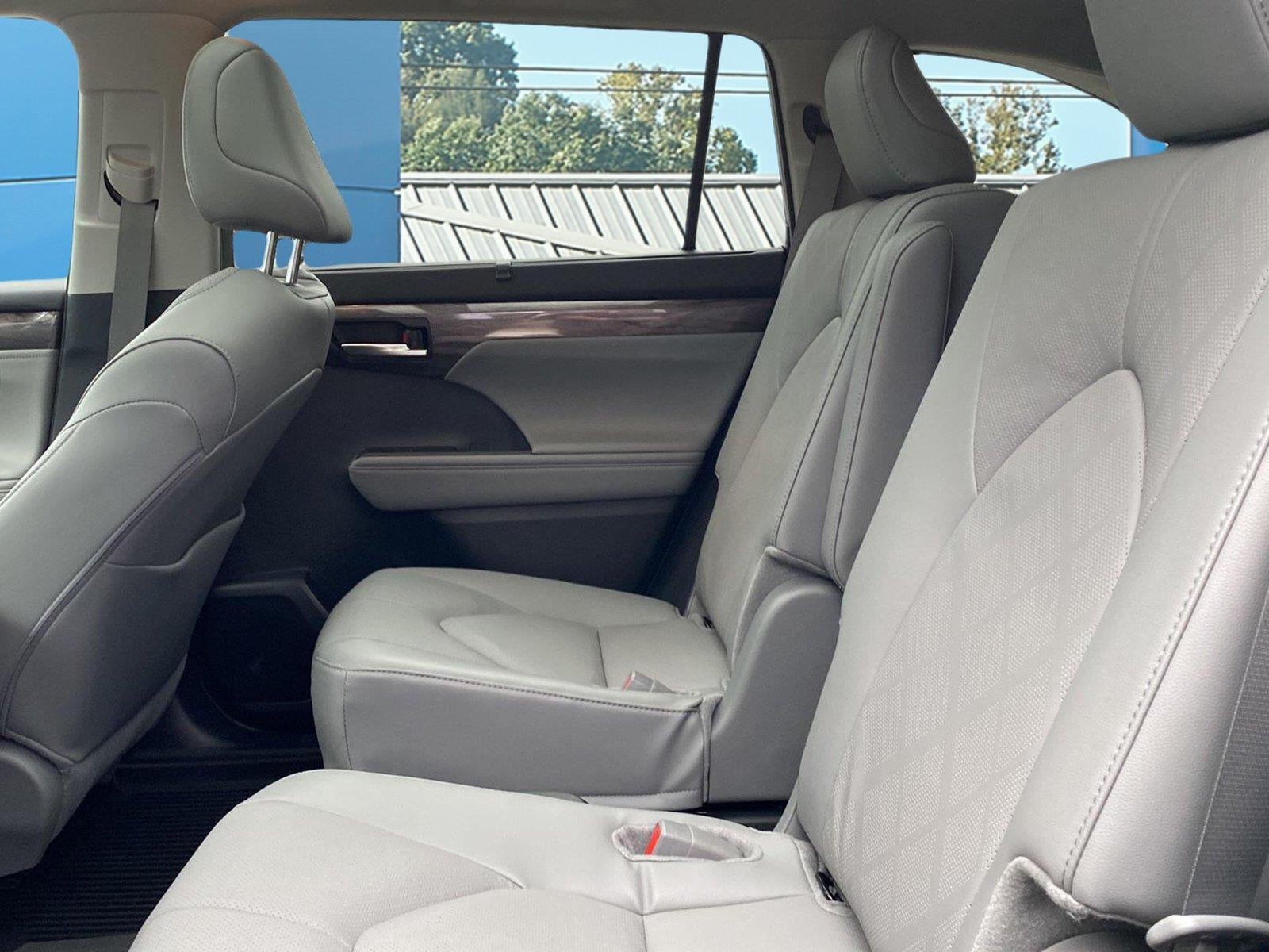 2025 Toyota Highlander Hybrid Platinum
