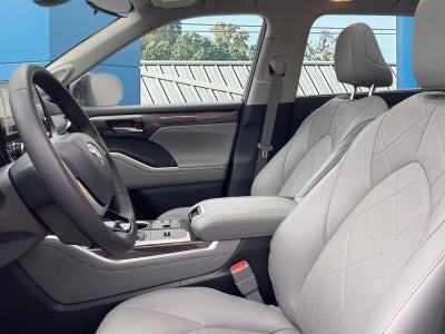 2025 Toyota Highlander Hybrid Platinum