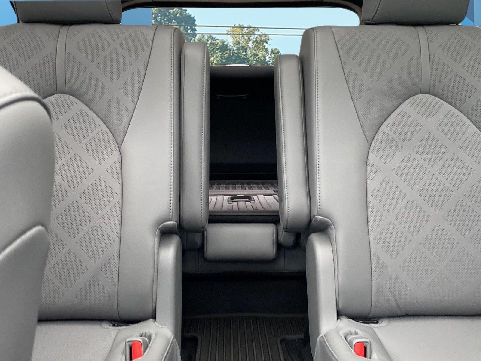 2025 Toyota Highlander Hybrid Platinum