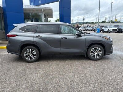 2022 Toyota Highlander Hybrid XLE