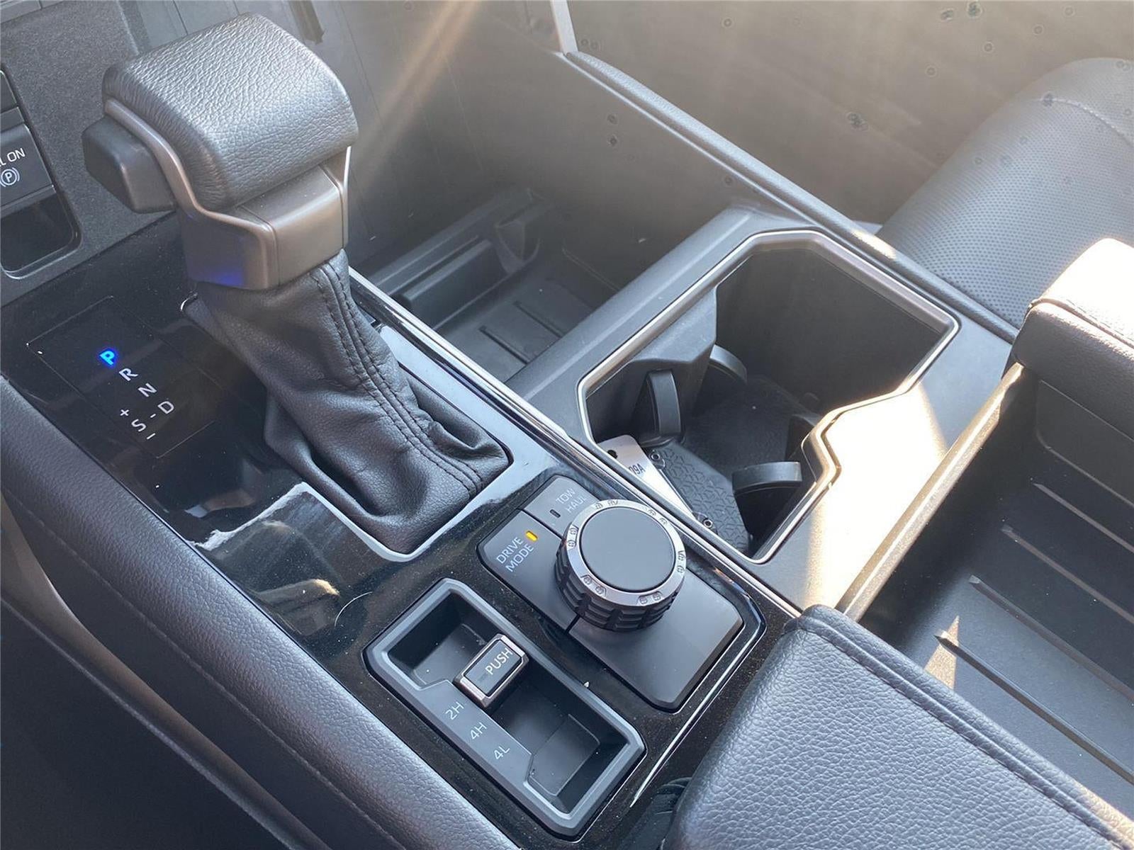 2024 Toyota TUNDRA TRUCK