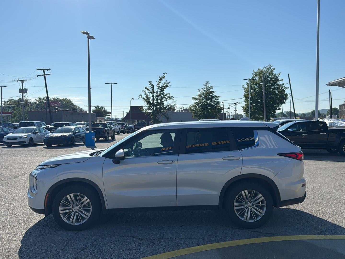 2022 Mitsubishi Outlander ES