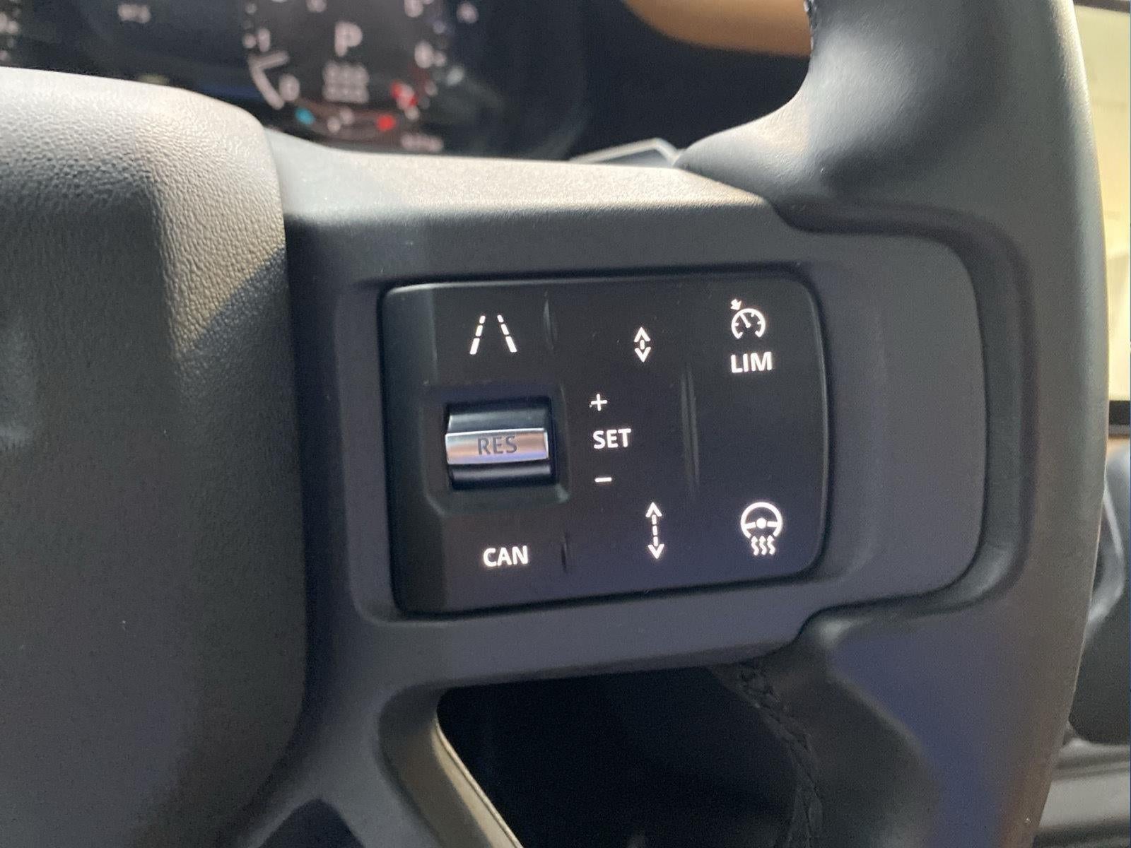 2024 Land Rover Defender X-Dynamic SE
