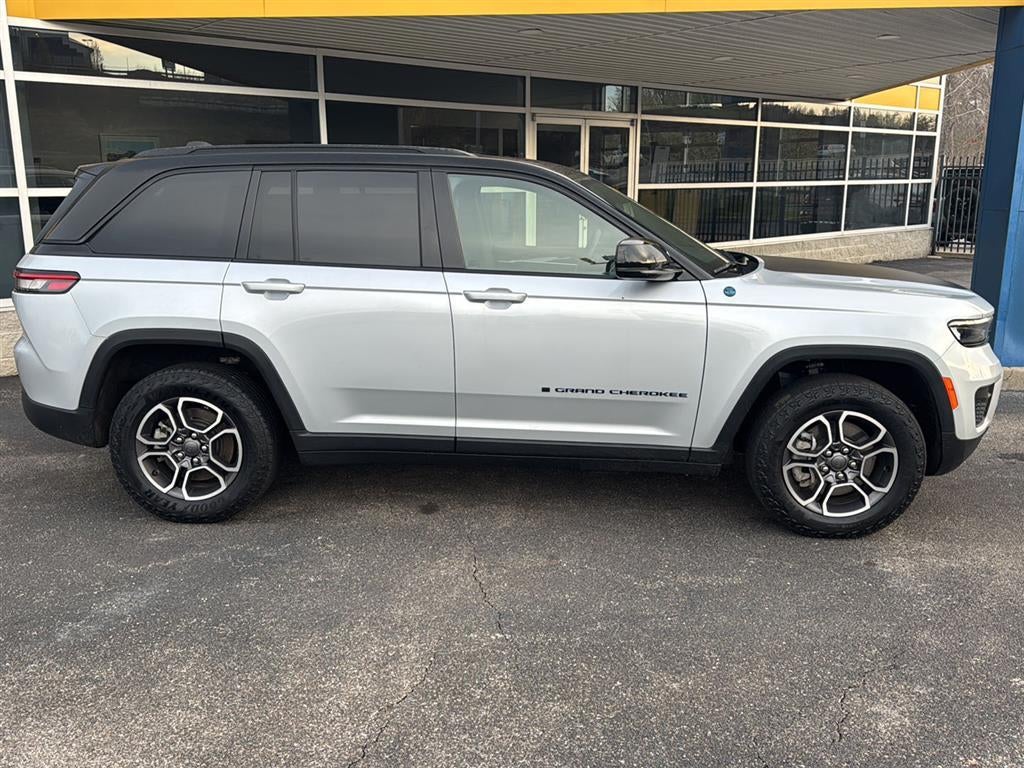 2022 Jeep Grand Cherokee 4xe Trailhawk