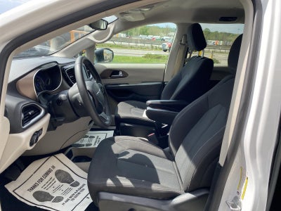 2024 Chrysler Voyager LX