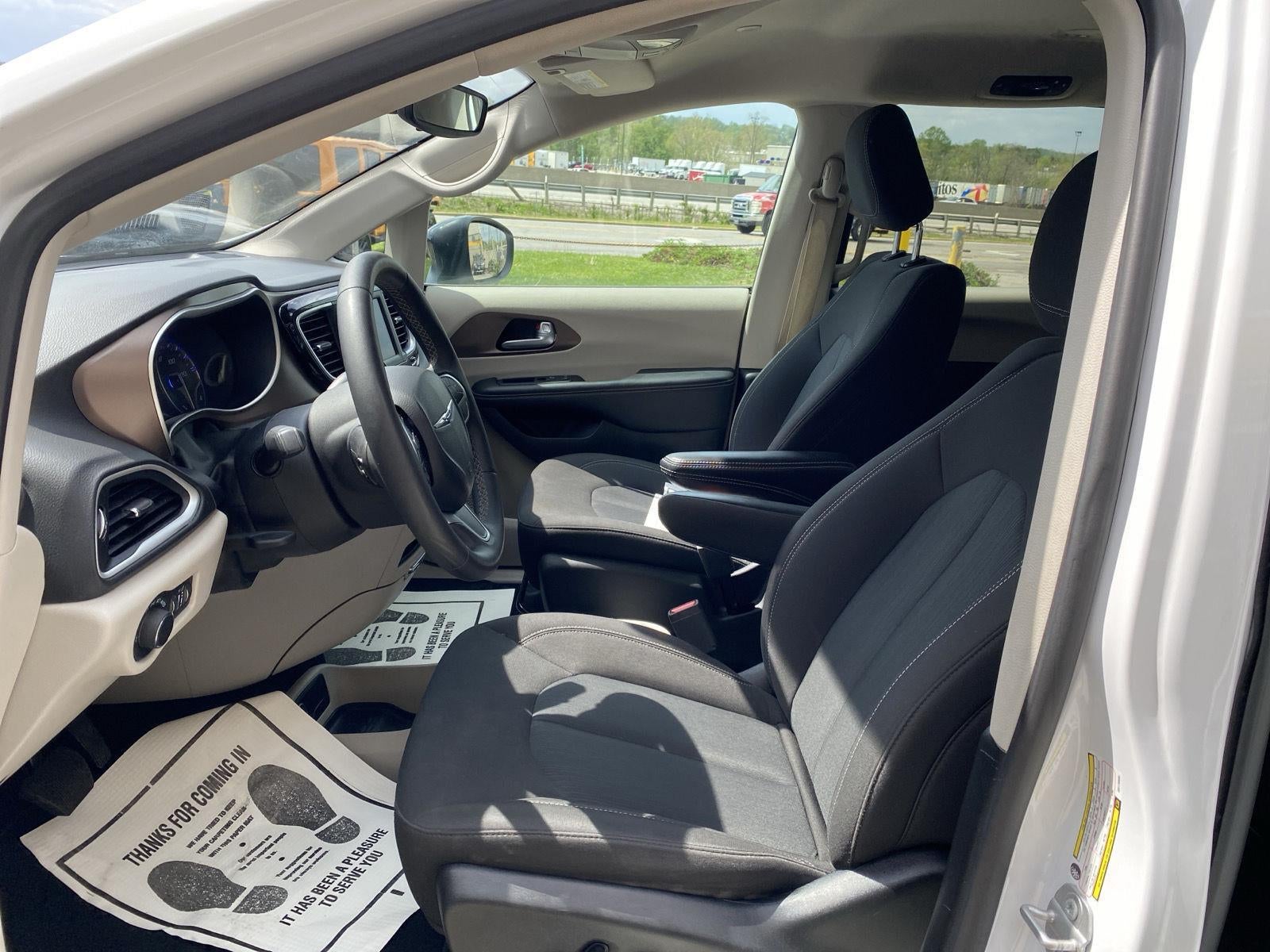 2024 Chrysler Voyager LX