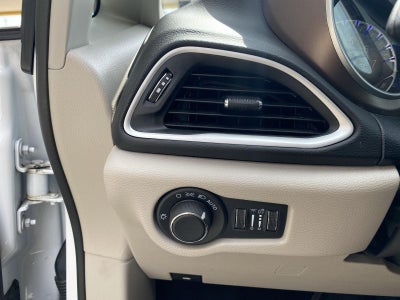 2024 Chrysler Voyager LX