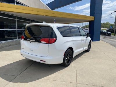 2024 Chrysler Voyager LX