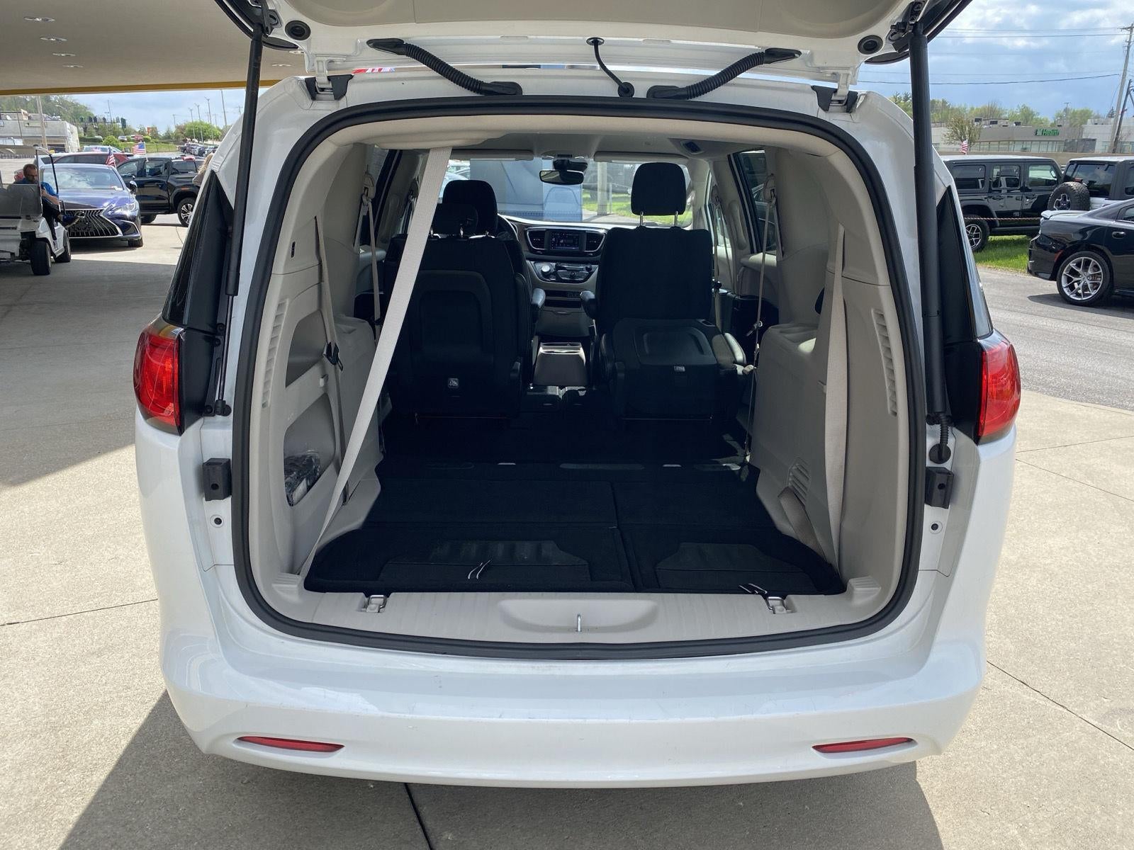 2024 Chrysler Voyager LX