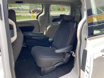 2024 Chrysler Voyager LX